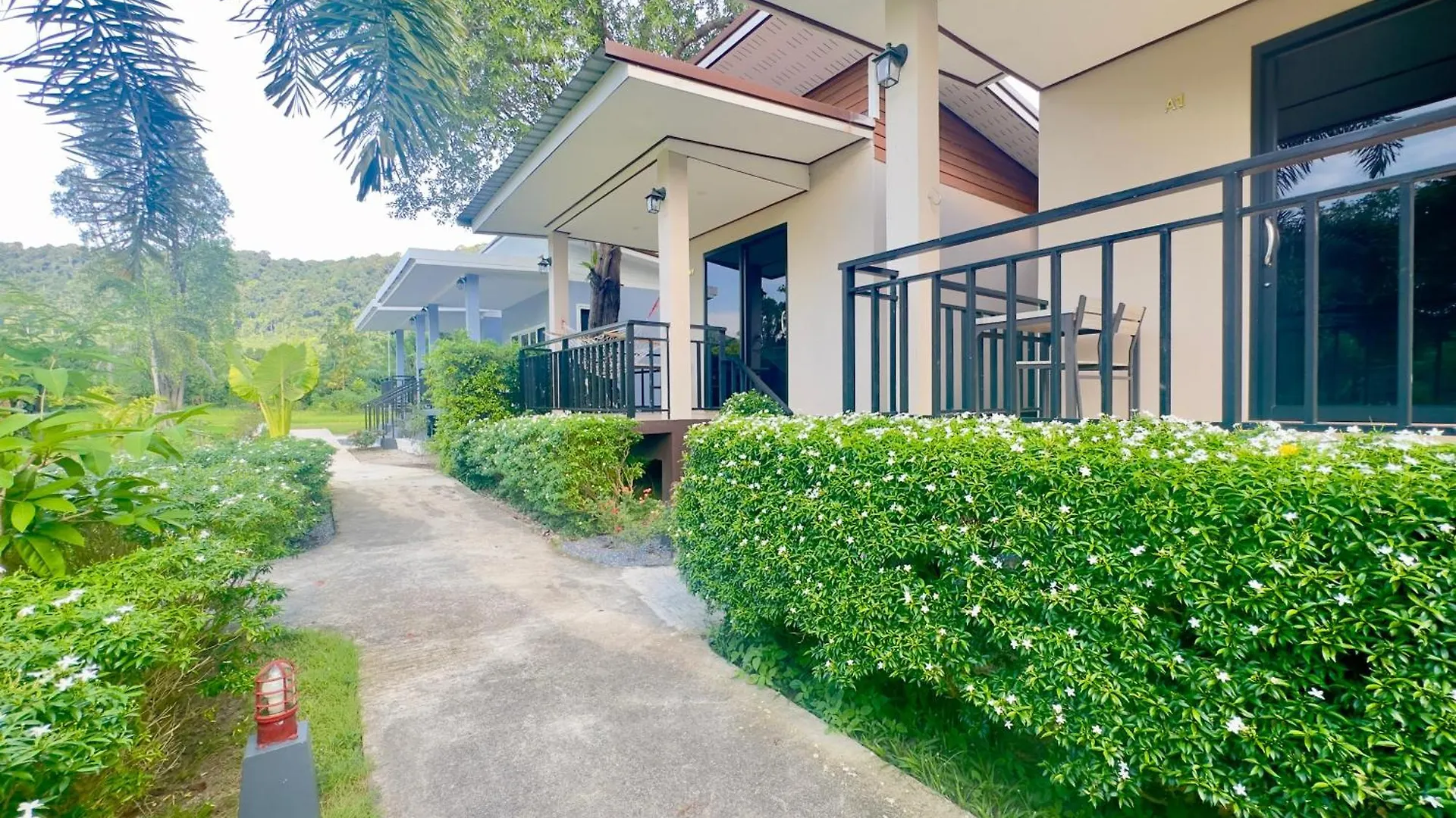 Lanta Living Bungalow 코란타 0*,  태국